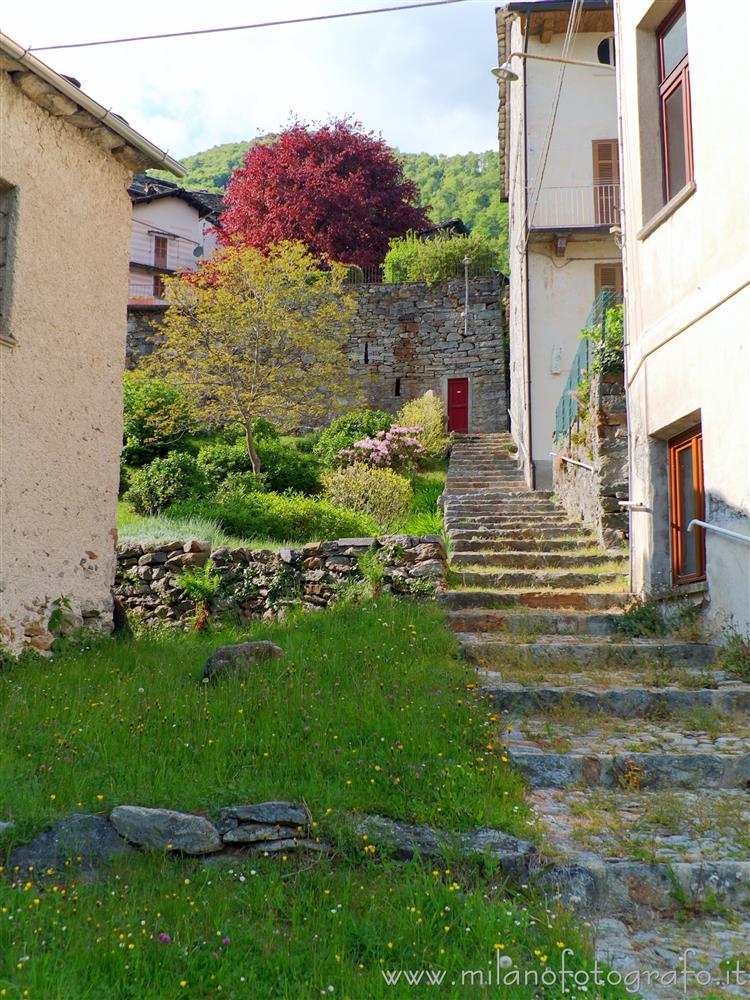 Montesinaro frazione di Piedicavallo (Biella) - Colori primaverili nel paese